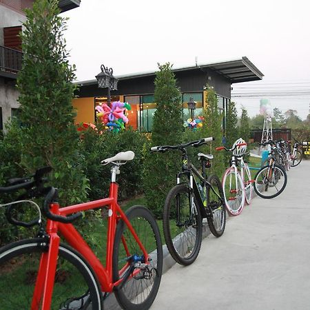 The Bike Loft Family Hostel Huahin Kültér fotó