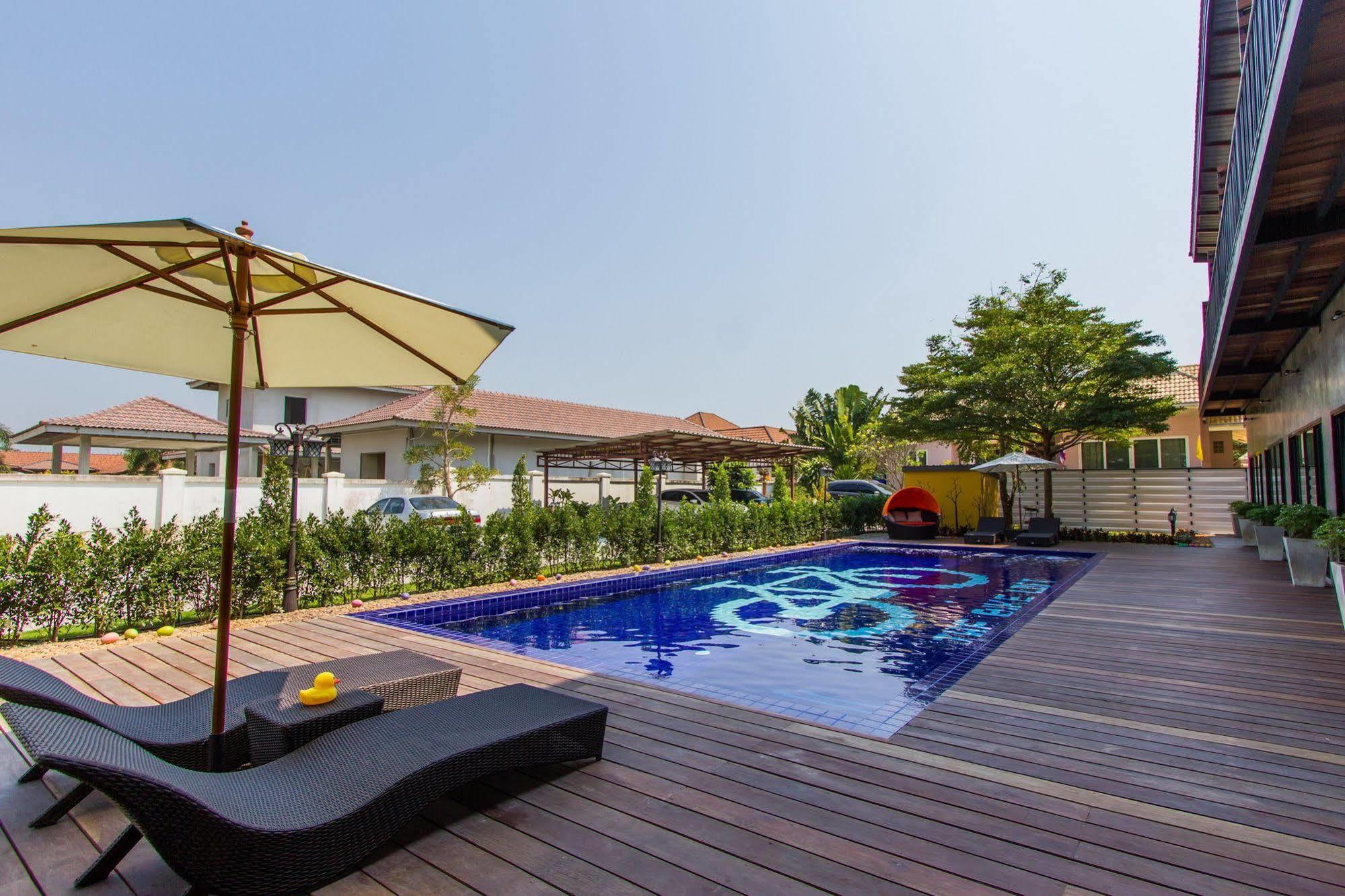 The Bike Loft Family Hostel Huahin Kültér fotó